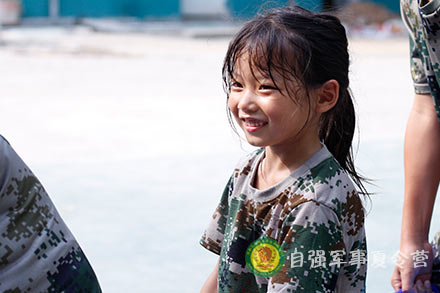 毛毛蟲大(da)戰